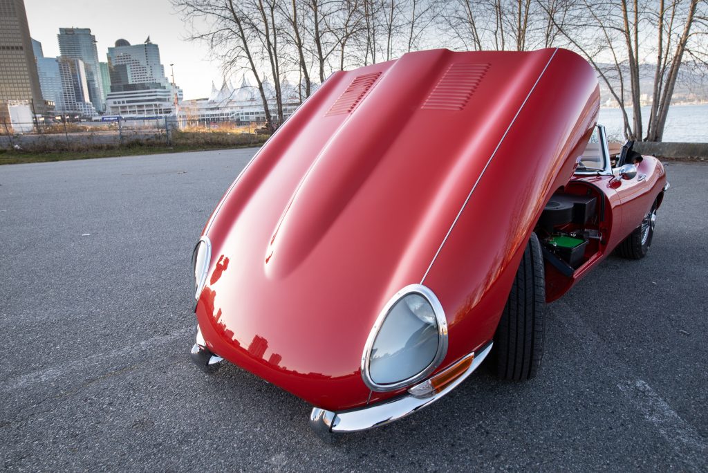 1964 Jaguar E-type hood open